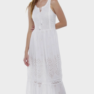 Vestido longo branco de laise com bordado floral.