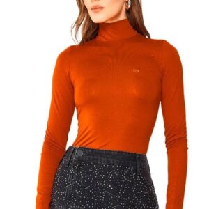 Blusa feminina de gola alta na cor laranja, da marca Colcci, vista de frente